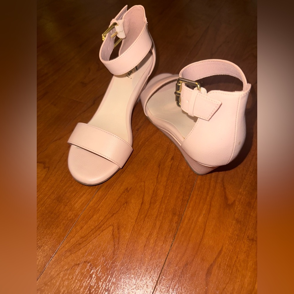 Pastel Pink women wedges 
Used but in great condition